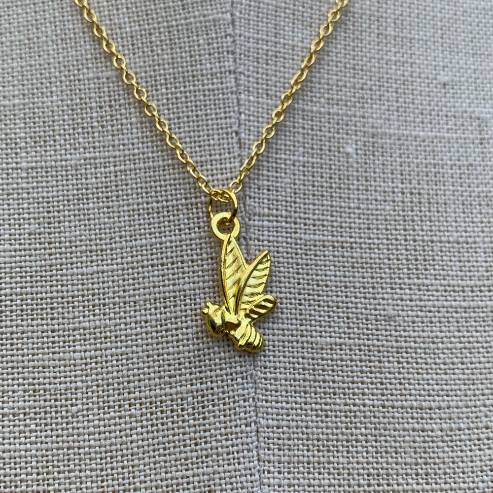 NWT Sterling Silver Plated Chain & Bee Alloy Metal Charm Necklace - Picture 6 of 10